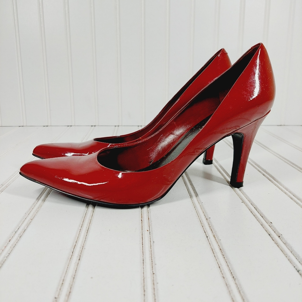 NINE WEST Women's Gaffer Red Patent Leather Pump H545